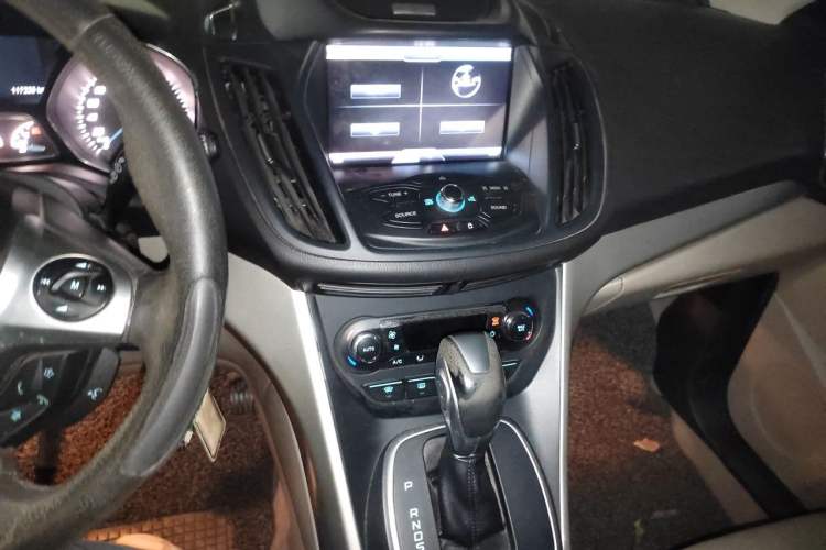 Used Ford Kuga 2013 2.0L GTDi Four-Wheel-Drive Elite Model Audio And AC Panel
