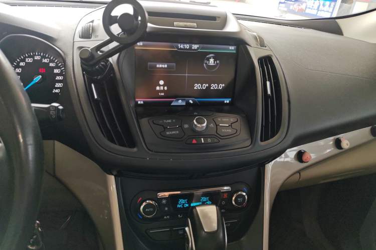 Used Ford Kuga 2013 1.6L GTDi 4x4 Elite Model Audio And AC Panel