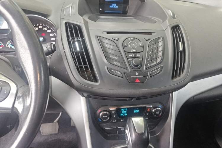 Used Ford Kuga 2013 1.6L GTDi Two-Wheel-Drive Trend Model Audio And AC Panel