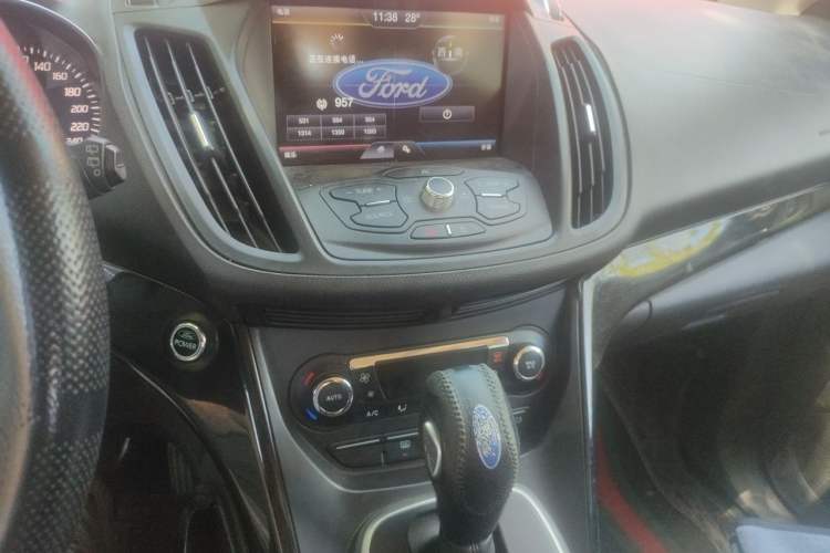 Used Ford Kuga 2013 2.0L GTDi Four-Wheel-Drive Sport Model Audio And AC Panel