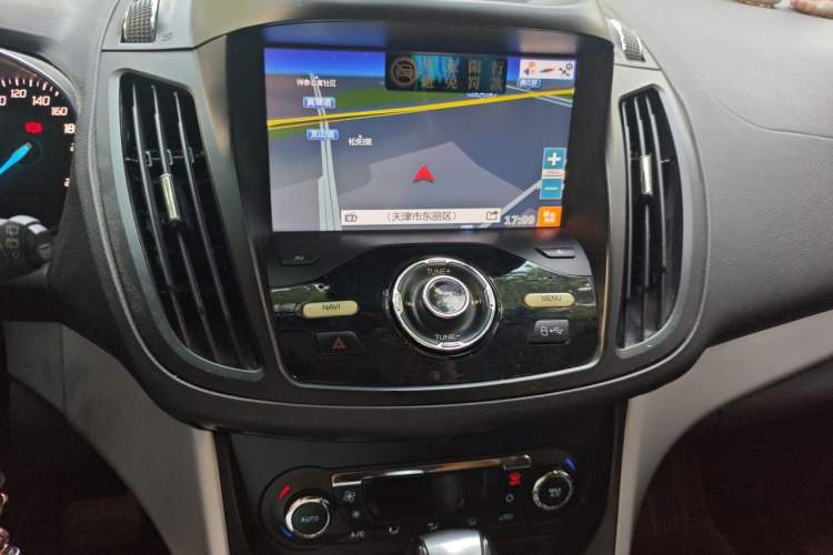 Used Ford Kuga 2013 1.6L GTDi Two-Wheel-Drive Trend Model Audio And AC Panel