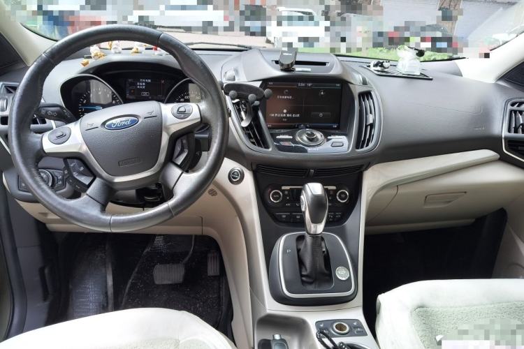 Used Ford Kuga 2013 2.0L GTDi Four-Wheel Drive Premium Model Center Console