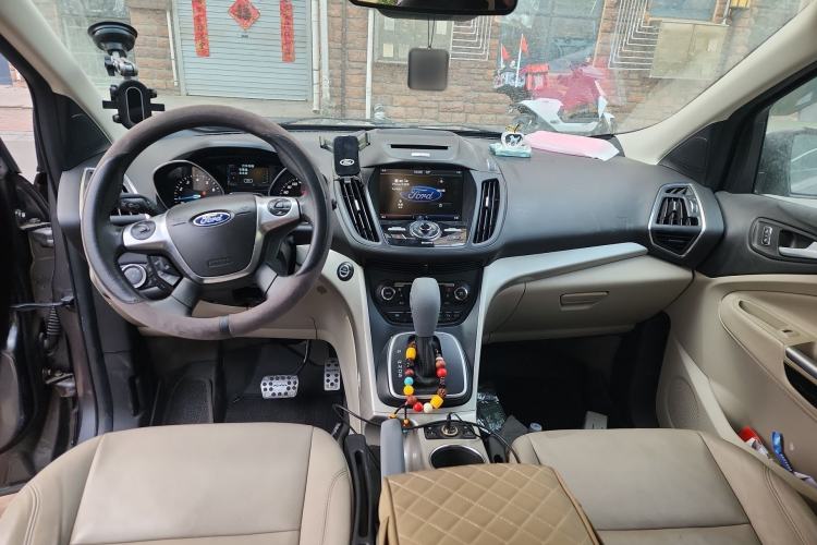 Used Ford Kuga 2013 2.0L GTDi Four-Wheel-Drive Sport Model Center Console