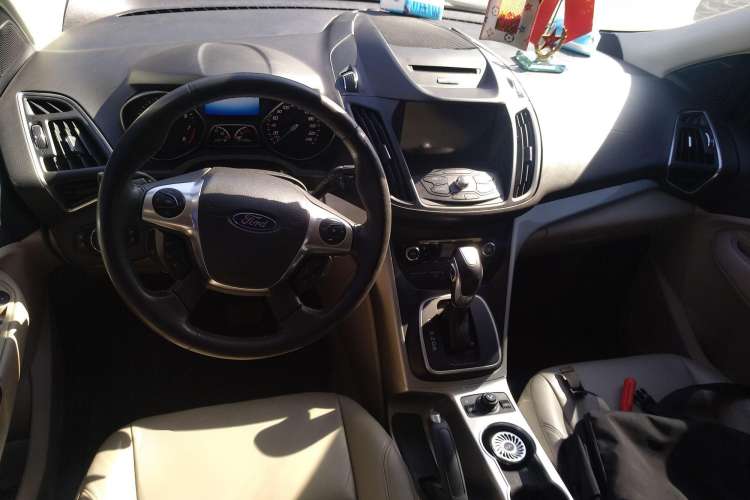 Used Ford Kuga 2013 2.0L GTDi Four-Wheel-Drive Elite Model Center Console