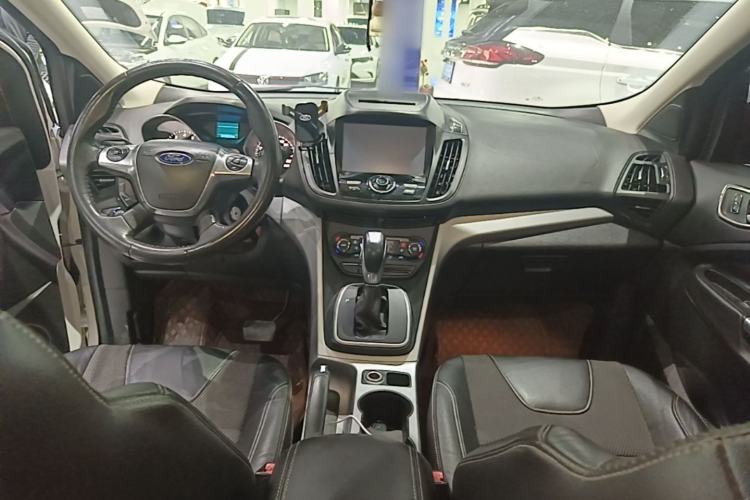 Used Ford Kuga 2013 1.6L GTDi Two-Wheel-Drive Trend Model Center Console