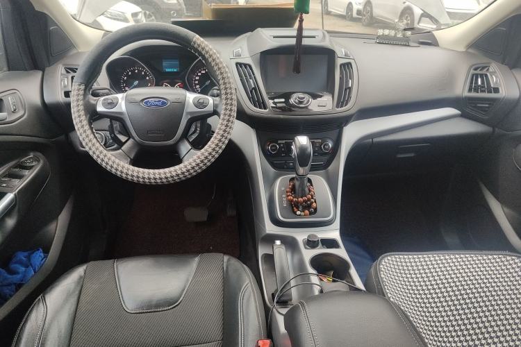 Used Ford Kuga 2013 1.6L GTDi Two-Wheel-Drive Trend Model Center Console