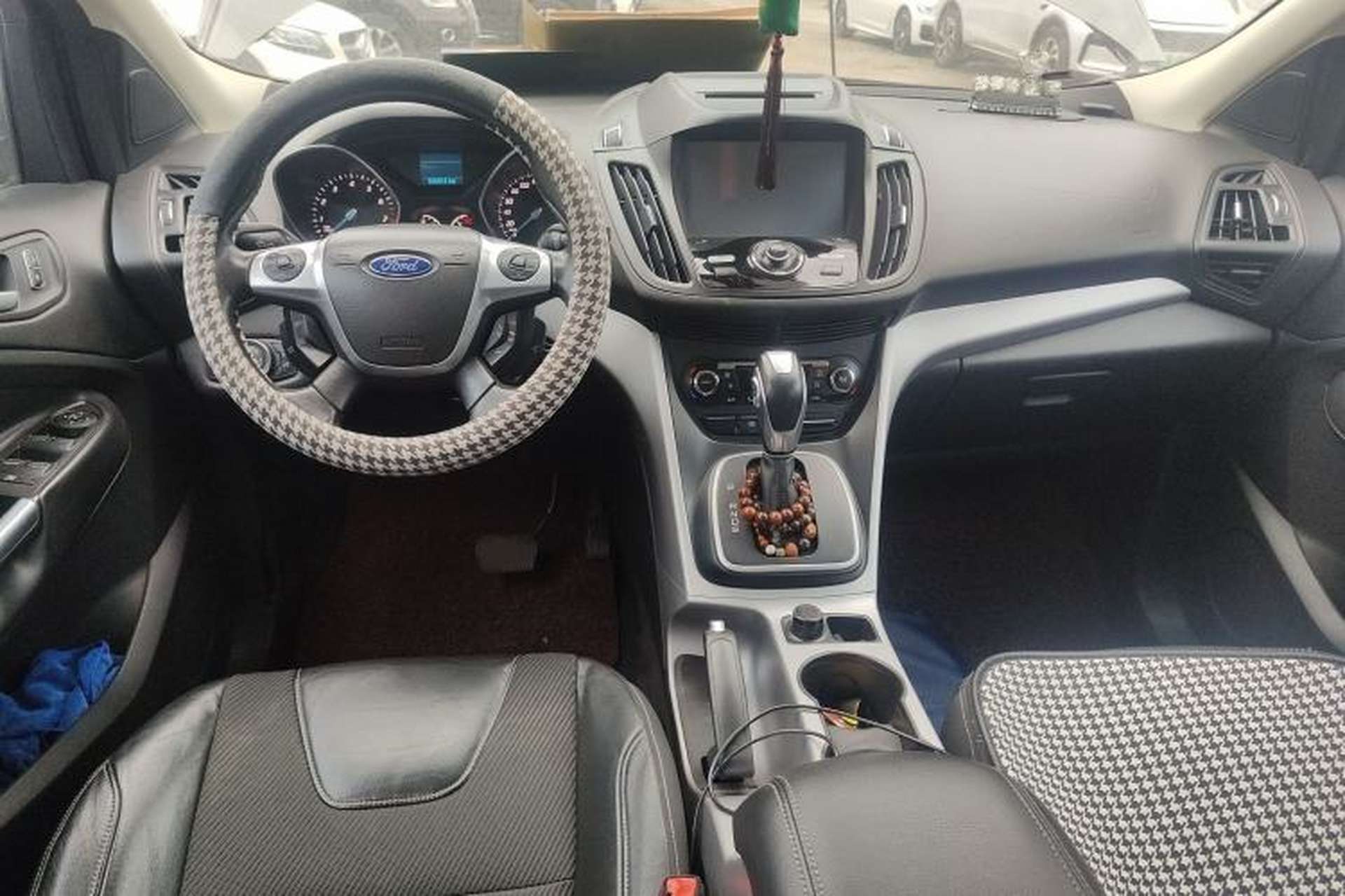 Used Ford Kuga 2013 1.6L GTDi Two-Wheel-Drive Trend Model Center Console