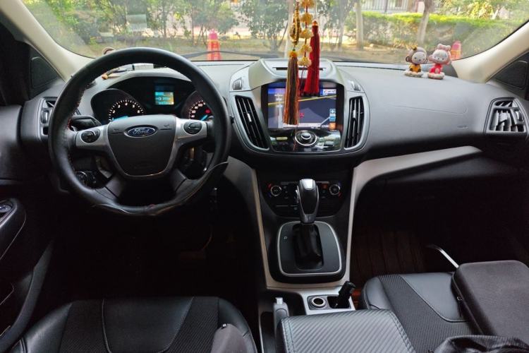 Used Ford Kuga 2013 1.6L GTDi Two-Wheel-Drive Trend Model Center Console