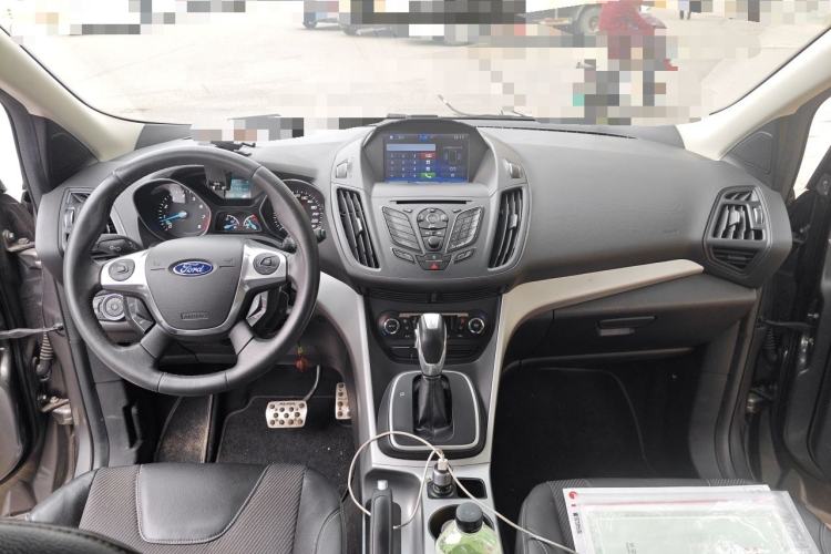 Used Ford Kuga 2013 1.6L GTDi Two-Wheel-Drive Trend Model Center Console