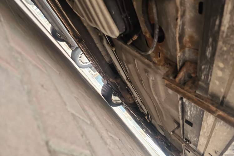 Used Ford Kuga 2013 2.0L GTDi Four-Wheel-Drive Sport Model Chassis Rear Right