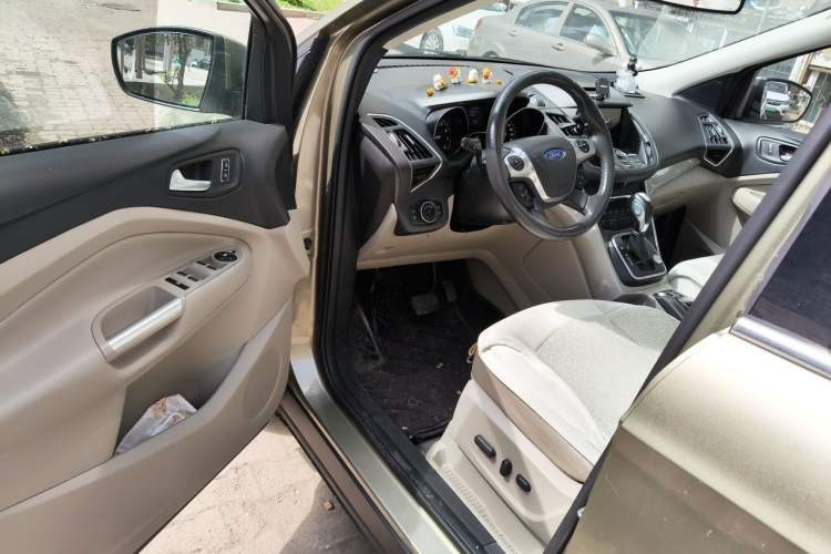 Used Ford Kuga 2013 2.0L GTDi Four-Wheel Drive Premium Model Driver Seat