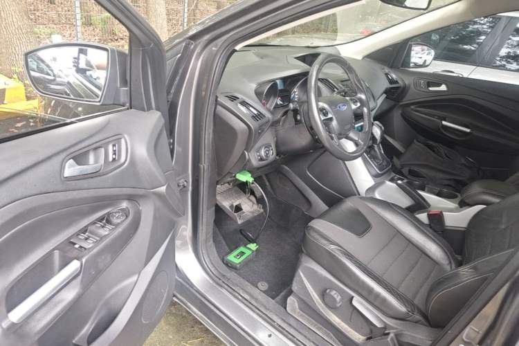 Used Ford Kuga 2013 1.6L GTDi Two-Wheel-Drive Trend Model Driver Seat