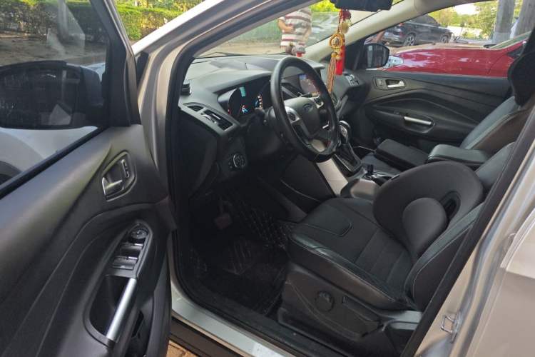 Used Ford Kuga 2013 1.6L GTDi Two-Wheel-Drive Trend Model Driver Seat