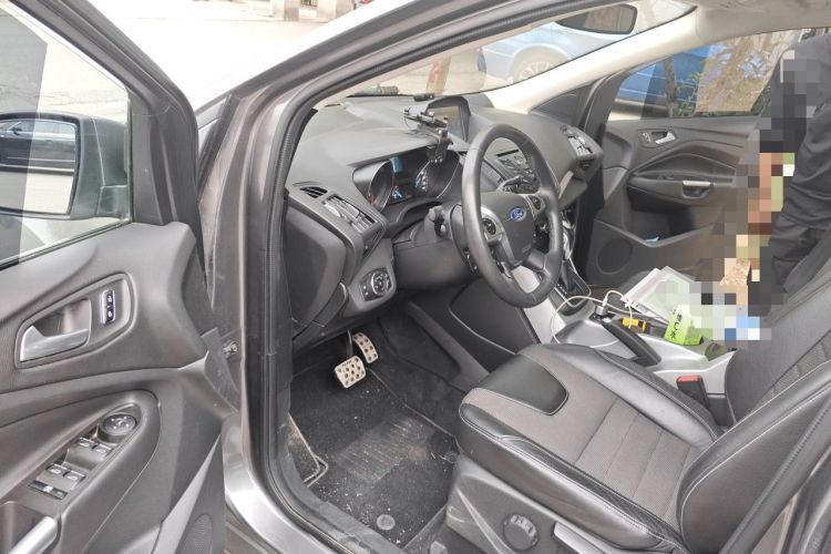 Used Ford Kuga 2013 1.6L GTDi Two-Wheel-Drive Trend Model Driver Seat