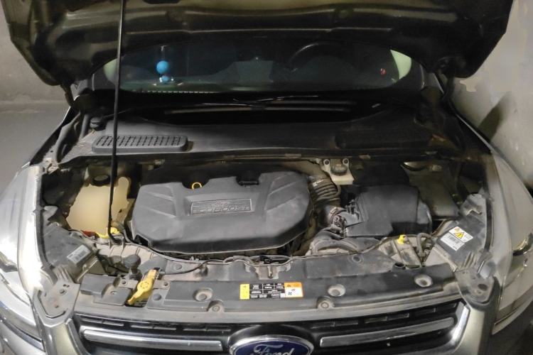 Used Ford Kuga 2013 2.0L GTDi Four-Wheel-Drive Sport Model Engine Bay