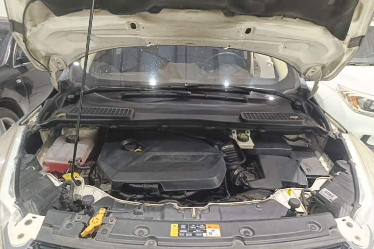 Used Ford Kuga 2013 1.6L GTDi Two-Wheel-Drive Trend Model Engine Bay