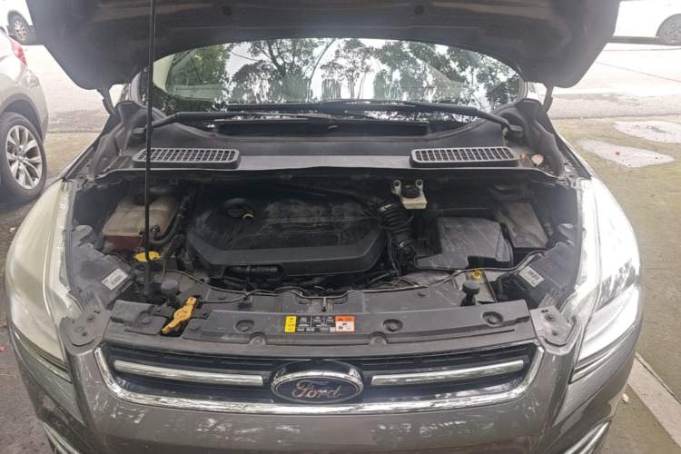 Used Ford Kuga 2013 1.6L GTDi Two-Wheel-Drive Trend Model Engine Bay