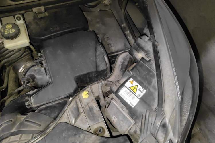 Used Ford Kuga 2013 2.0L GTDi Four-Wheel-Drive Sport Model Engine Bay Left