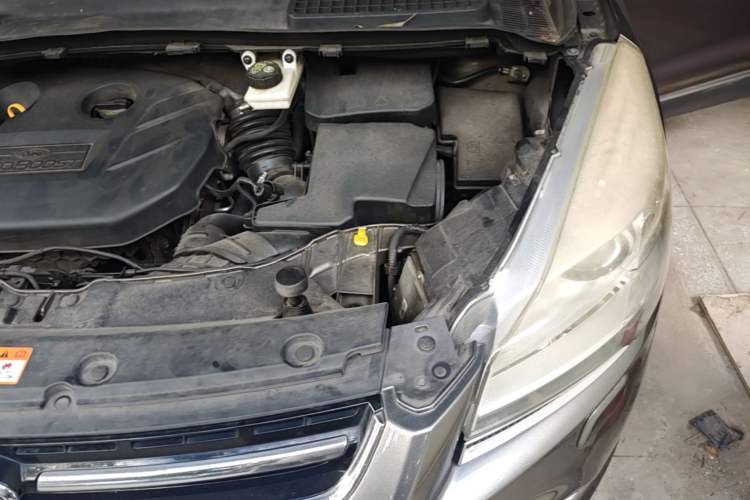 Used Ford Kuga 2013 2.0L GTDi Four-Wheel Drive Premium Model Engine Bay Left