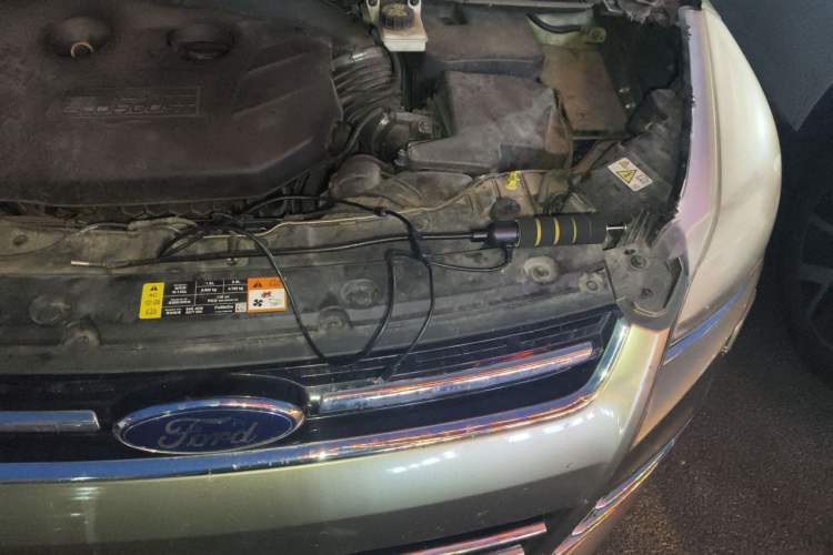 Used Ford Kuga 2013 2.0L GTDi Four-Wheel-Drive Sport Model Engine Bay Left