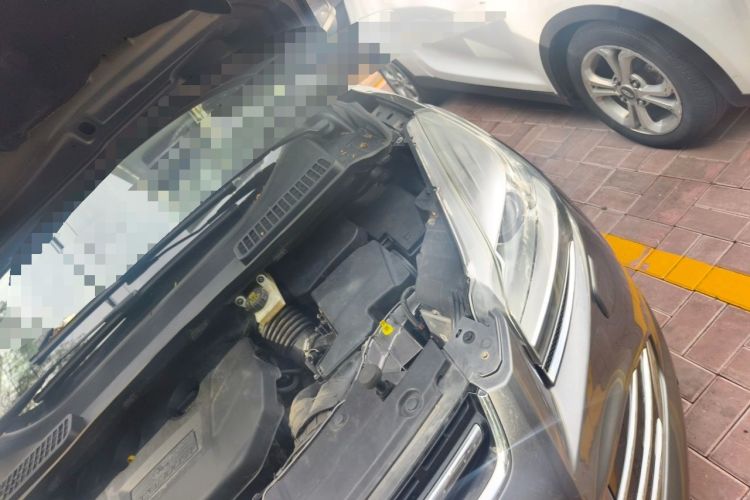 Used Ford Kuga 2013 2.0L GTDi Four-Wheel Drive Premium Model Engine Bay Left