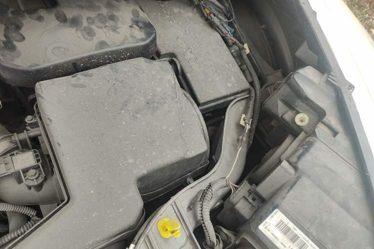 Used Ford Kuga 2013 1.6L GTDi Two-Wheel-Drive Trend Model Engine Bay Left