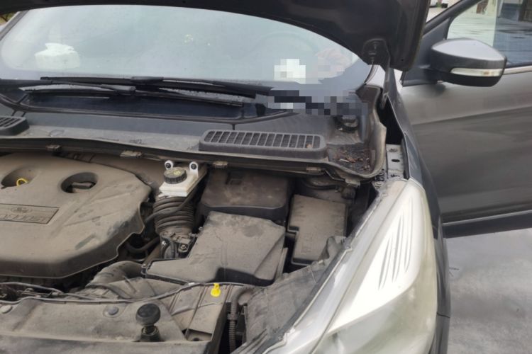 Used Ford Kuga 2013 2.0L GTDi Four-Wheel-Drive Elite Model Engine Bay Left