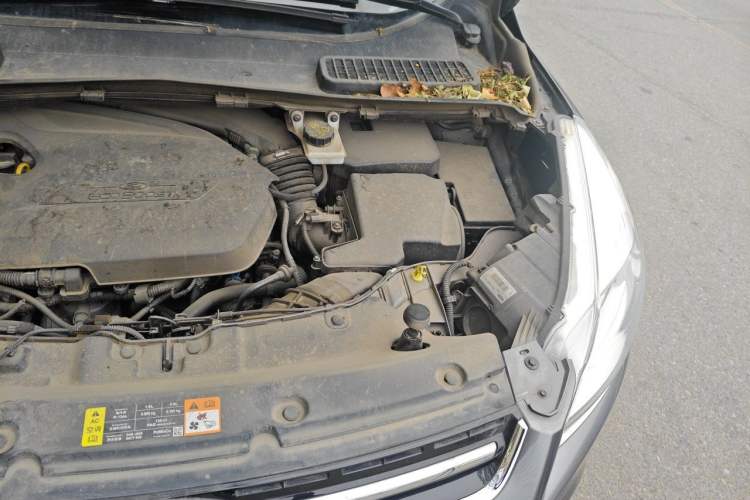 Used Ford Kuga 2013 1.6L GTDi Two-Wheel-Drive Trend Model Engine Bay Left