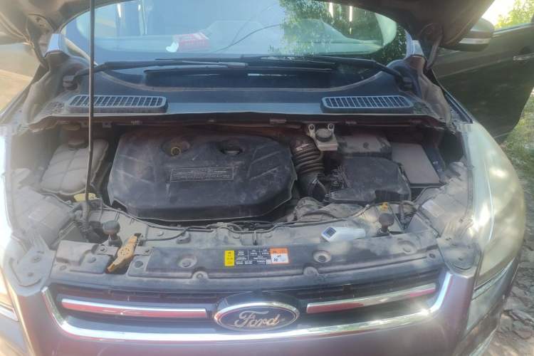 Used Ford Kuga 2013 2.0L GTDi Four-Wheel-Drive Sport Model Engine Bay