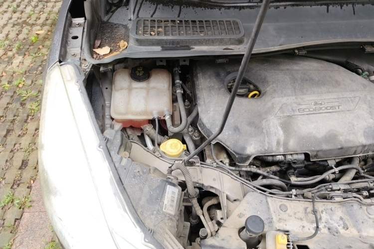 Used Ford Kuga 2013 1.6L GTDi 4x4 Elite Model Engine Bay Right