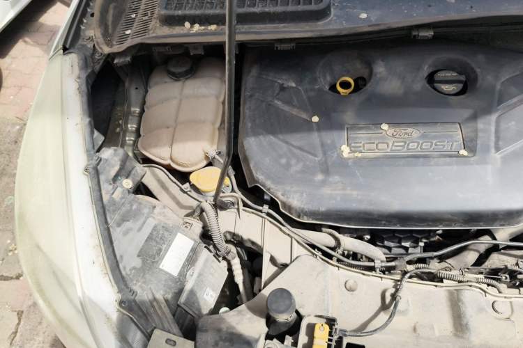 Used Ford Kuga 2013 2.0L GTDi Four-Wheel Drive Premium Model Engine Bay Right