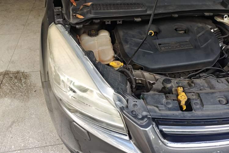 Used Ford Kuga 2013 2.0L GTDi Four-Wheel Drive Premium Model Engine Bay Right