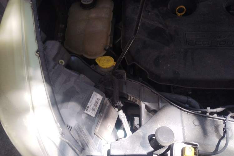 Used Ford Kuga 2013 2.0L GTDi Four-Wheel Drive Premium Model Engine Bay Right