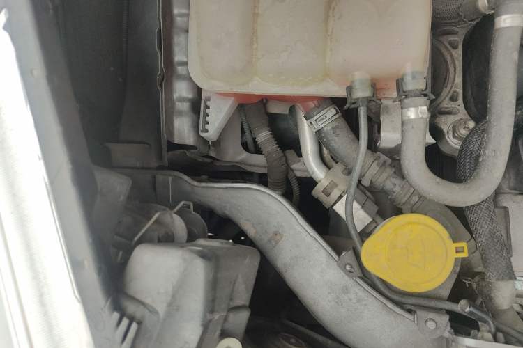 Used Ford Kuga 2013 1.6L GTDi Two-Wheel-Drive Trend Model Engine Bay Right