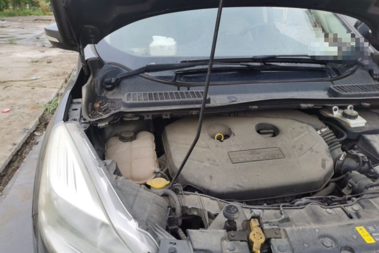 Used Ford Kuga 2013 2.0L GTDi Four-Wheel-Drive Elite Model Engine Bay Right