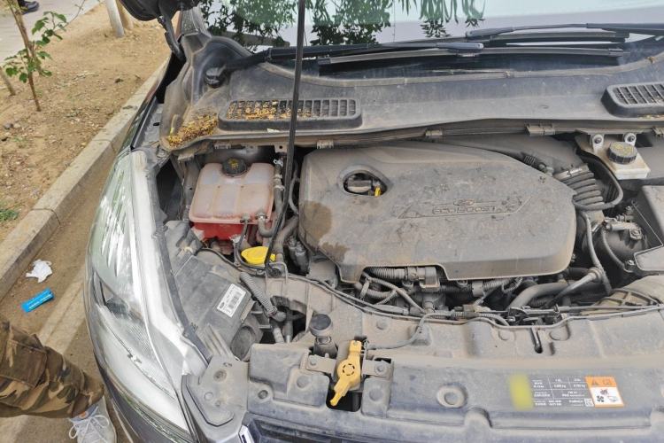 Used Ford Kuga 2013 1.6L GTDi Two-Wheel-Drive Trend Model Engine Bay Right