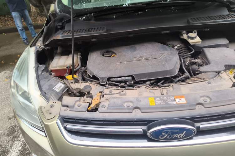 Used Ford Kuga 2013 1.6L GTDi 4x4 Elite Model Engine Bay Right