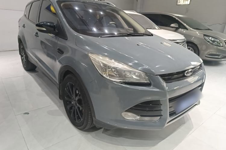Used Ford Kuga 2013 1.6L GTDi Two-Wheel-Drive Trend Model Front Right 45 Deg