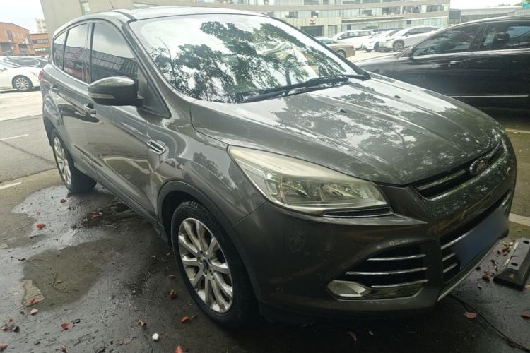 Used Ford Kuga 2013 1.6L GTDi Two-Wheel-Drive Trend Model Front Right 45 Deg
