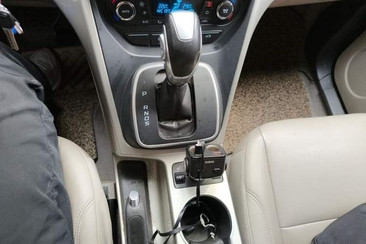 Used Ford Kuga 2013 1.6L GTDi 4x4 Elite Model Gear Lever