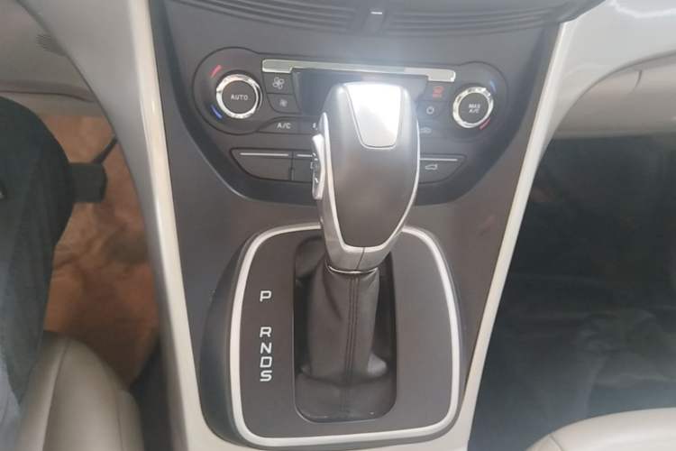 Used Ford Kuga 2013 1.6L GTDi 4x4 Elite Model Gear Lever