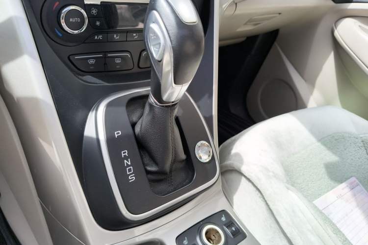 Used Ford Kuga 2013 2.0L GTDi Four-Wheel Drive Premium Model Gear Lever
