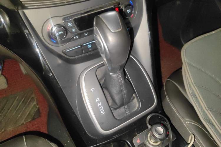 Used Ford Kuga 2013 2.0L GTDi Four-Wheel-Drive Sport Model Gear Lever