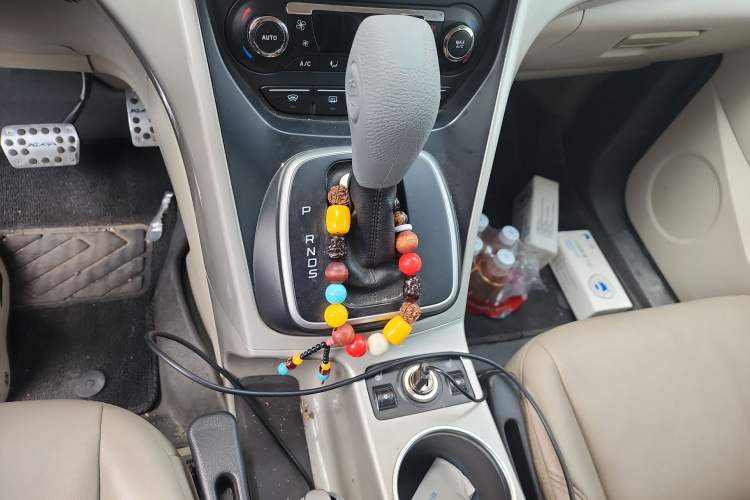 Used Ford Kuga 2013 2.0L GTDi Four-Wheel-Drive Sport Model Gear Lever