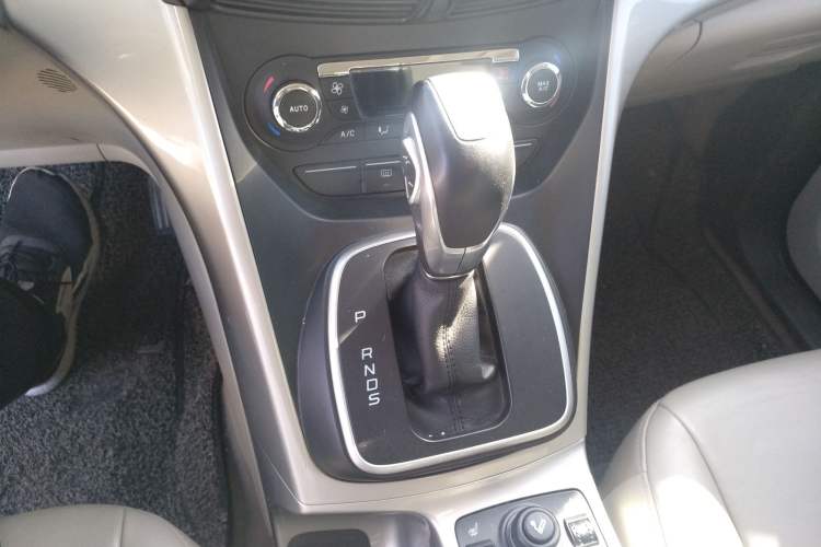Used Ford Kuga 2013 2.0L GTDi Four-Wheel-Drive Elite Model Gear Lever
