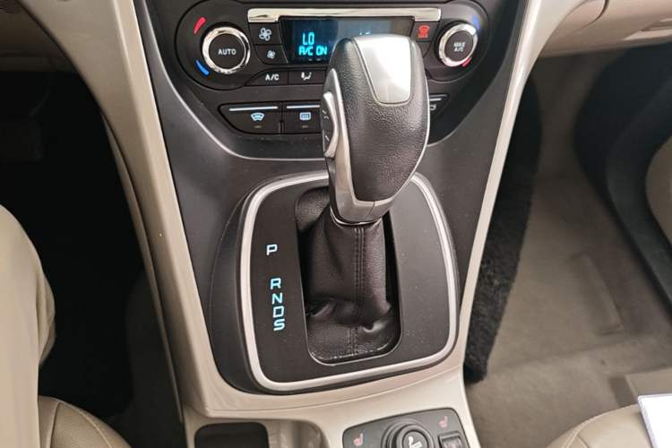 Used Ford Kuga 2013 2.0L GTDi Four-Wheel Drive Premium Model Gear Lever