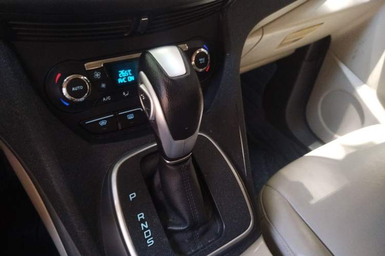 Used Ford Kuga 2013 2.0L GTDi Four-Wheel Drive Premium Model Gear Lever