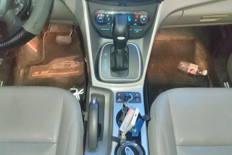 Used Ford Kuga 2013 1.6L GTDi 4x4 Elite Model Gear Lever