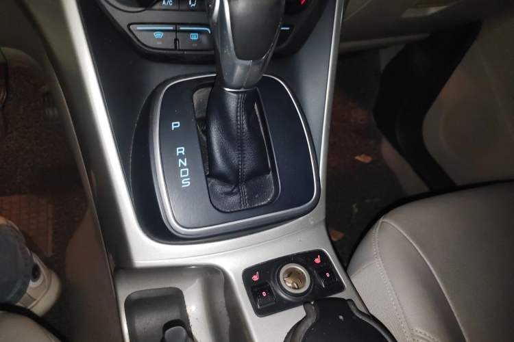 Used Ford Kuga 2013 2.0L GTDi Four-Wheel-Drive Elite Model Gear Lever