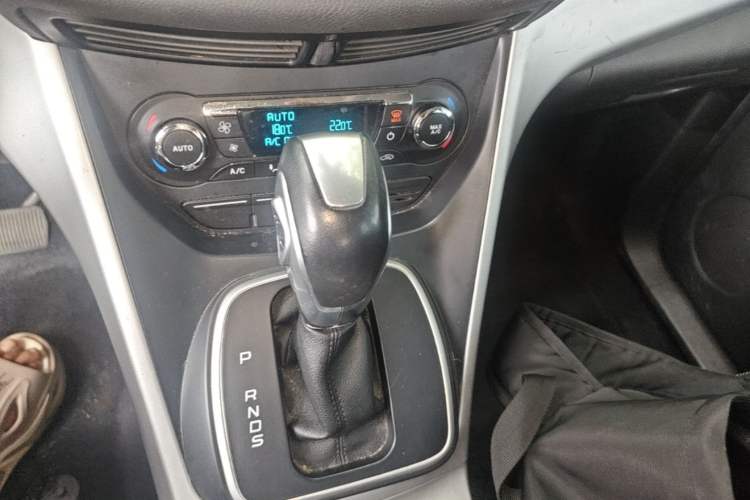 Used Ford Kuga 2013 1.6L GTDi Two-Wheel-Drive Trend Model Gear Lever